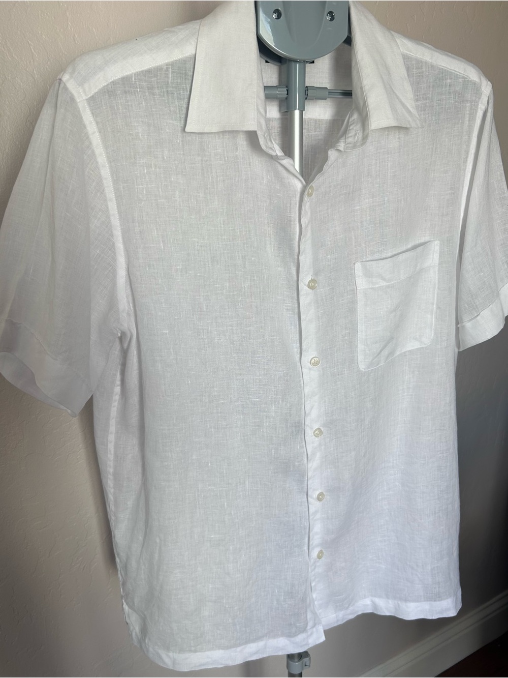 Club Room White Short-Sleeve Linen Button-Down Shirt, Size M.
